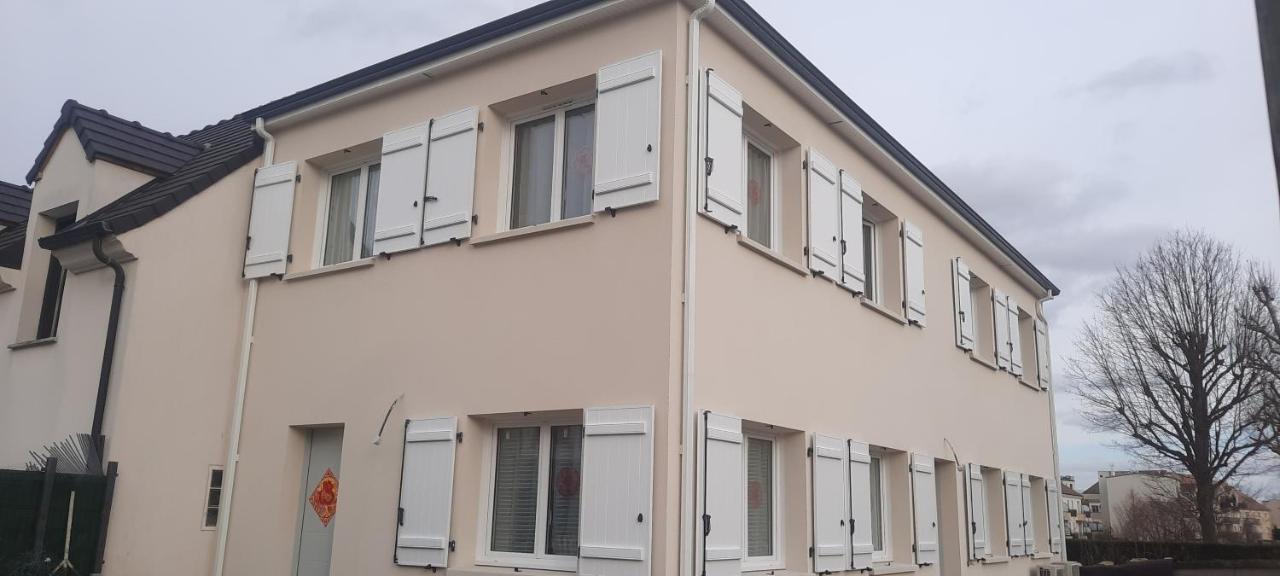 Studio Parking Gratuit Sur Place Claye Souilly ภายนอก รูปภาพ