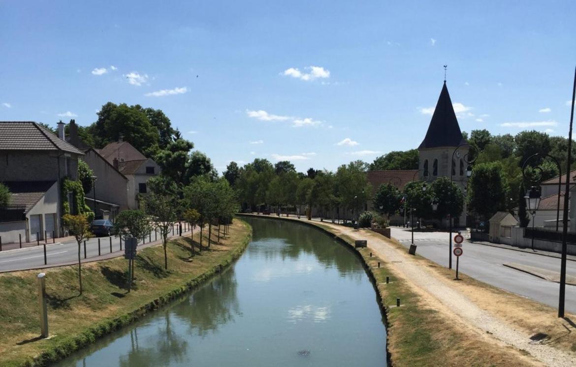 Studio Parking Gratuit Sur Place Claye Souilly ภายนอก รูปภาพ